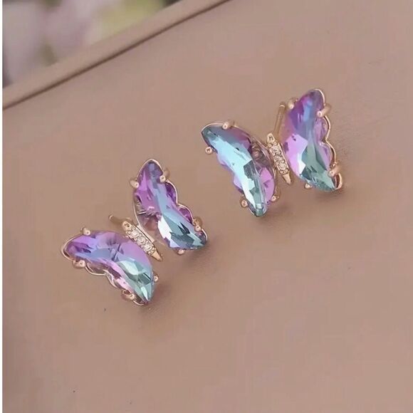 💜 Betsey Johnson sparkling purple butterfly earrings 💜 - Picture 5 of 5